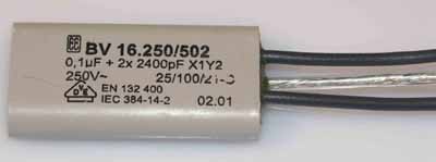 Entstörkondensator 0.1µF+2x2400pF
