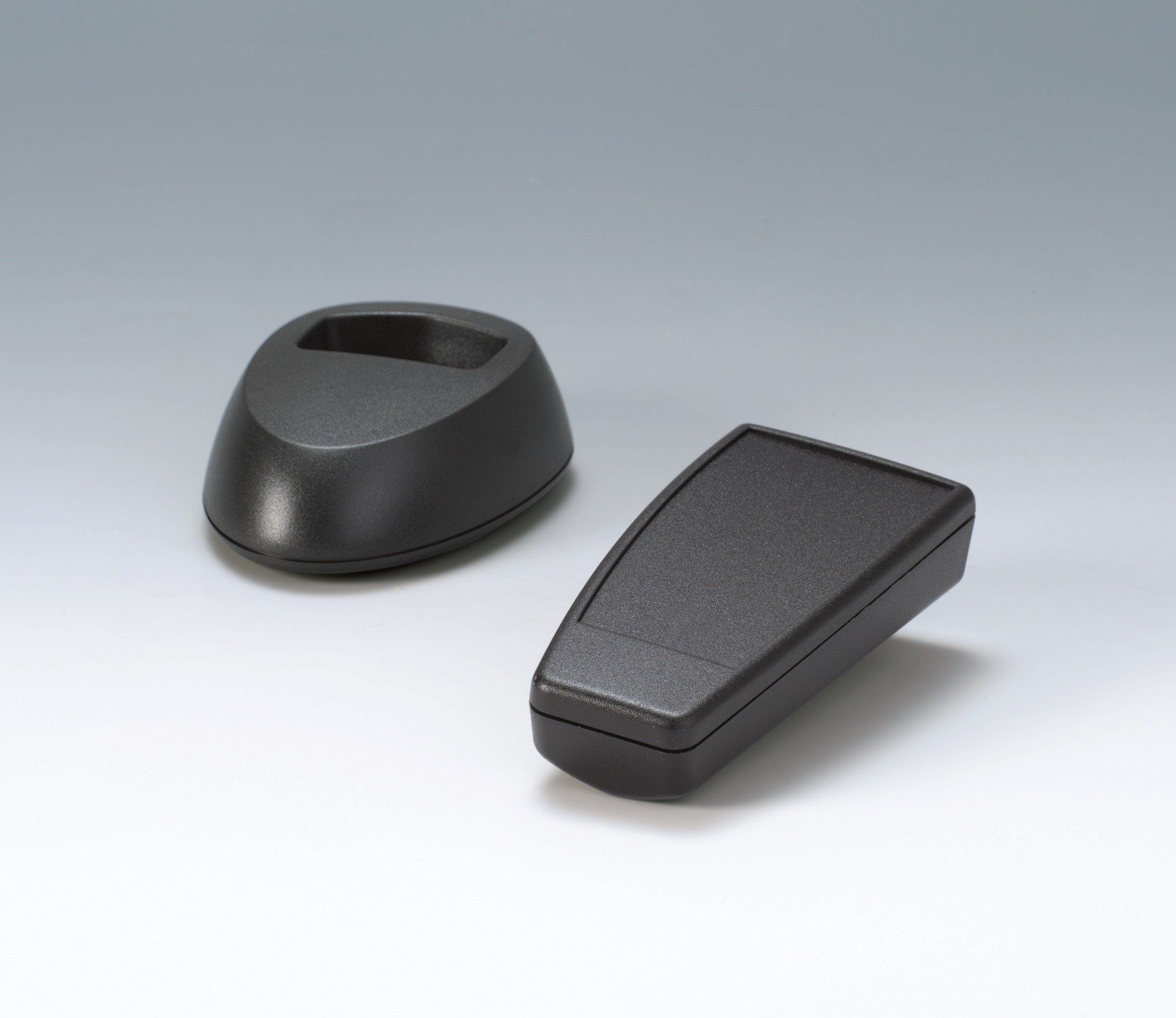 Gehäuse SMART-CASE M, 96 x 47 x 24, schwarz mit Sockel